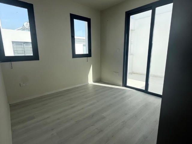 Lefkoşa Kanlıköy’de, Çatı Teraslı 3+1 Satılık Villa - Fotoğraf 4