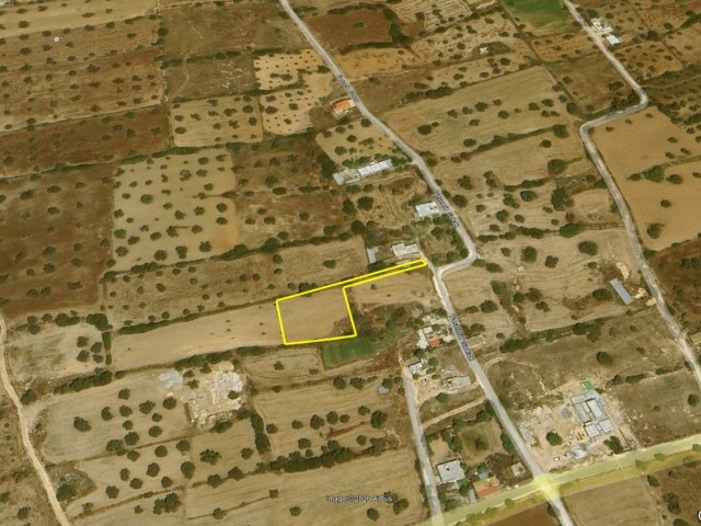 İskele Sipahi’de 1920 m2 imara açık arsa - Fotoğraf 1