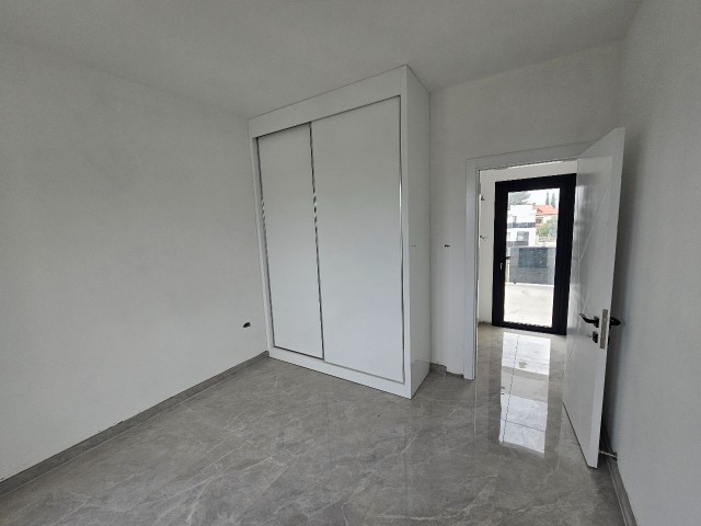 Lapta 1+1 Satılık Çatı Teraslı Daire - Fotoğraf 1