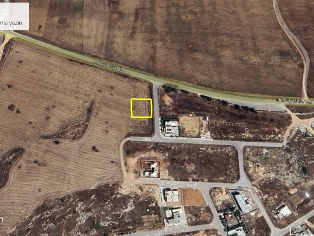 Satılık Arsa - Fotoğraf 1
