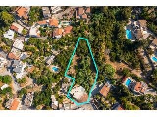 Lapta'da Köy İçersinde 1356 m² Arazi