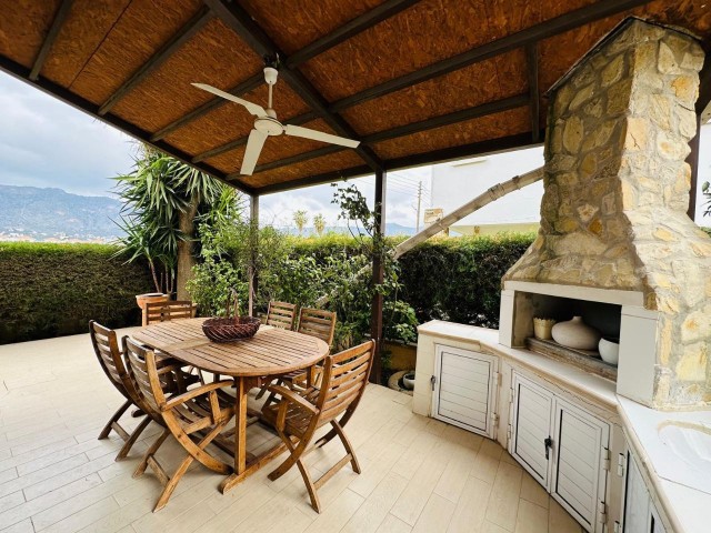 Boğaz da Site İçerisinde Geniş Luks Villa - Fotoğraf 3