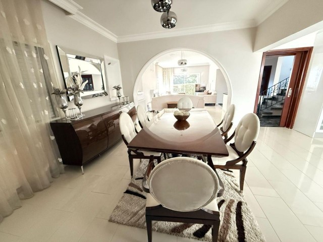 Boğaz da Site İçerisinde Geniş Luks Villa - Fotoğraf 4