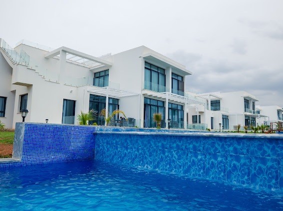 Kücük Erenköy’de denize sıfır satilik 2+1 penthouse