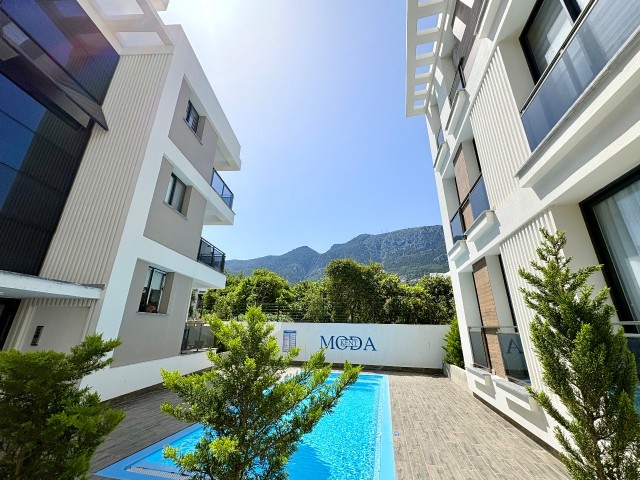 Girne Lapta' havuzlu Site İçerisinde Dağ Manzaralı 2+1 Satılık Daire