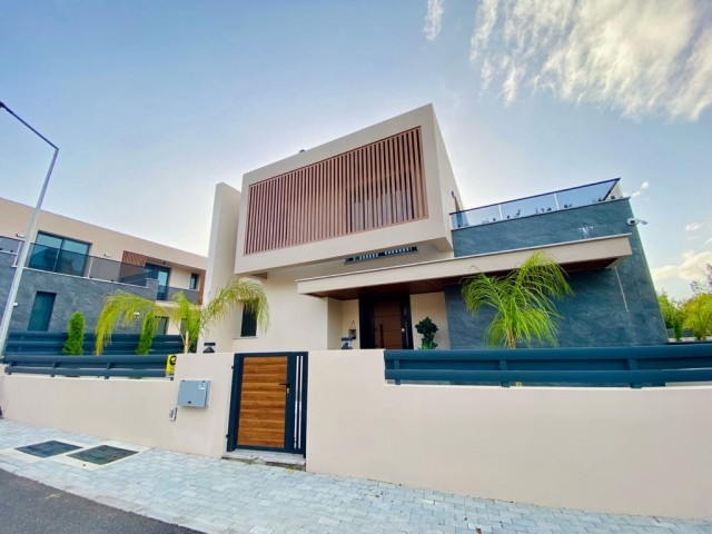 Kıbrıs Girne Çatalköy de Türk Tapulu Özel Havuzlu Satılık 4+1 Modern Villa