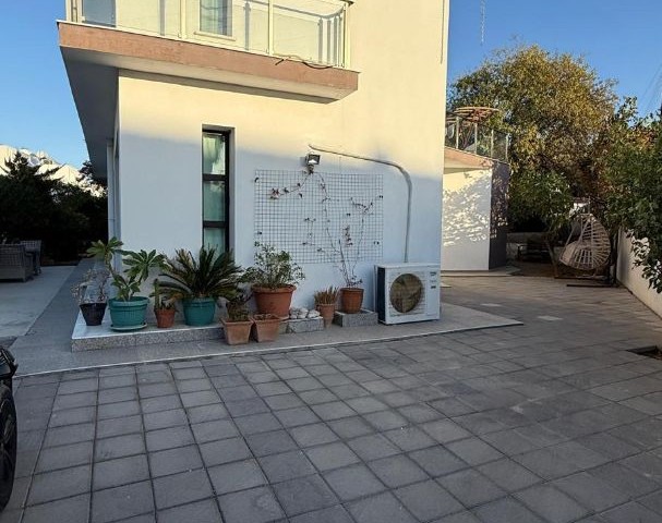 Girne Ozanköy'de Satılık Muhteşem Villa | 3+1 | 160 m²