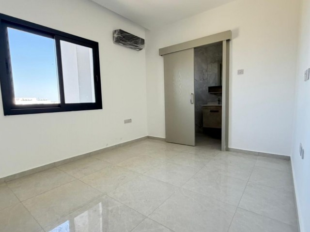 Lefkoşa Kuçuk Kaymaklı da Türk Koçanlı Şehir Manzaralı Satılık 2+1 Penthouse - Fotoğraf 3