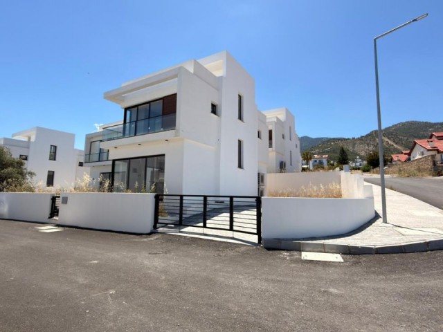 Girne Çatalköy'de Özel Havuz'lu Krediye Uygun Satılık 4+1 Sıfır Villa - Fotoğraf 2