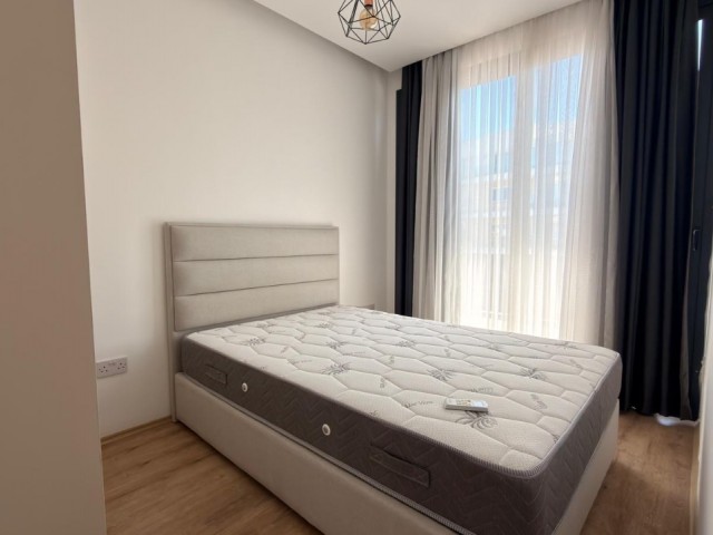 Girne Merkez'de | Krediye Uygun Dağ & Deniz & Şehir Manzaralı Satılık 2+1 Penthouse - Fotoğraf 3