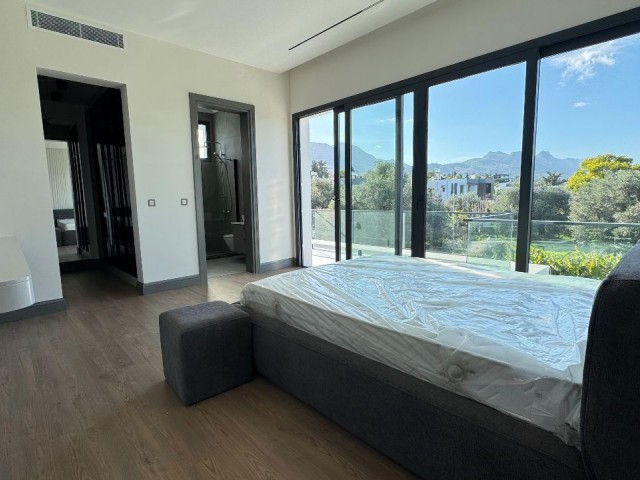Satılık Girne Ozanköyde Sessiz Sakin Bölgede 4+1 Havuzlu Emsalsiz Lüks Villa - Fotoğraf 1