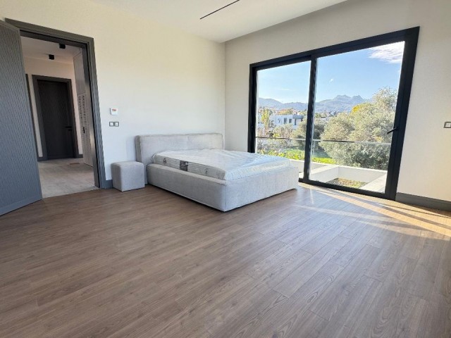 Satılık Girne Ozanköyde Sessiz Sakin Bölgede 4+1 Havuzlu Emsalsiz Lüks Villa - Fotoğraf 3