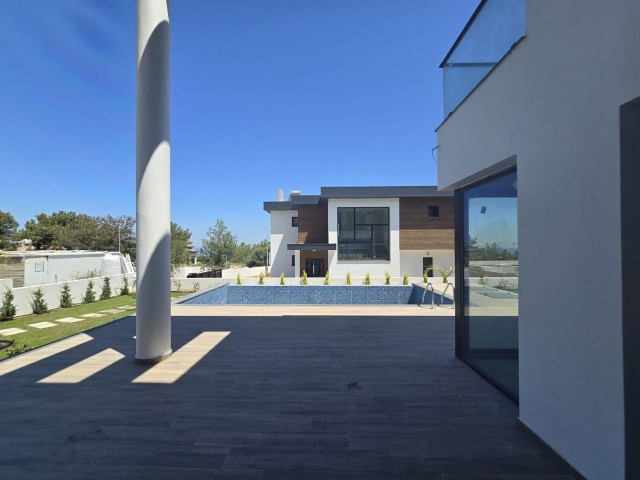 Girne Zeytinlikte Yüzme Havuzlu, Bahçeli Eşyasız 4+1 Villa Fırsatı! - Fotoğraf 1