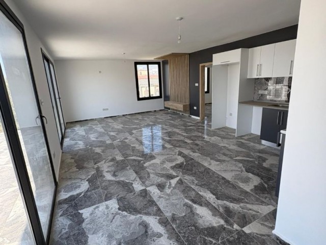 Lefkoşa Hamitköy'de Şehir Manzaralı 2+1 Satılık Penthouse - Fotoğraf 3