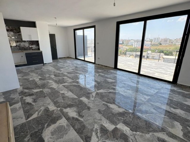 Lefkoşa Hamitköy'de Şehir Manzaralı 2+1 Satılık Penthouse - Fotoğraf 4