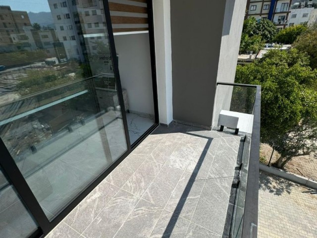 Gırne Merkezde Satılık 2+1 Daıre! - Fotoğraf 4