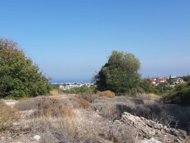 Girne Karşıyaka'da Muazzam Doğa Manzaralı Tarla Satışı! - Fotoğraf 1