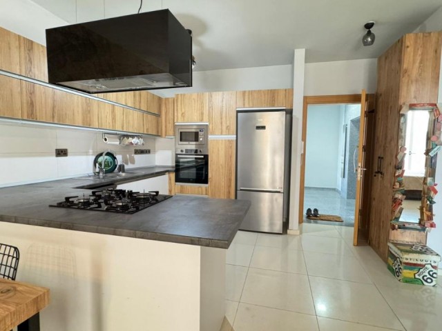 Girne Kaşgar'da Lüks Eşyalı Satılık 1+1 Penthouse - Fotoğraf 3