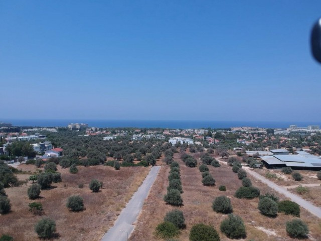 Girne Çatalköy'de Dağ Manzaralı 780 m² Konut İmarlı Arsa İmkanınızı Kaçırmayın! - Fotoğraf 1