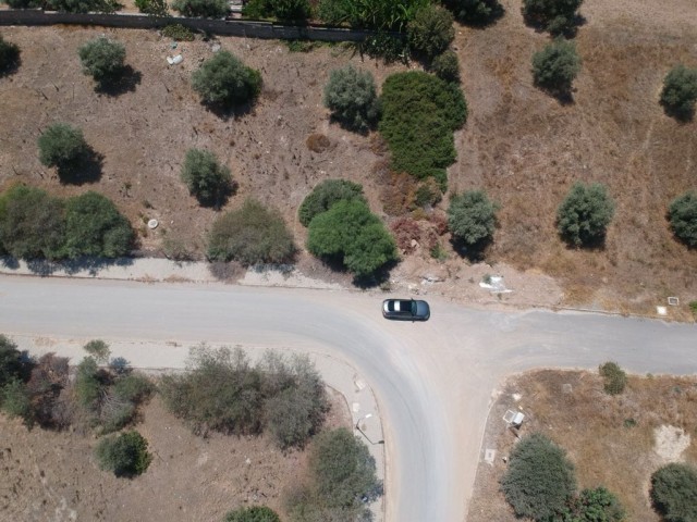 Girne Çatalköy'de Dağ Manzaralı 780 m² Konut İmarlı Arsa İmkanınızı Kaçırmayın! - Fotoğraf 3