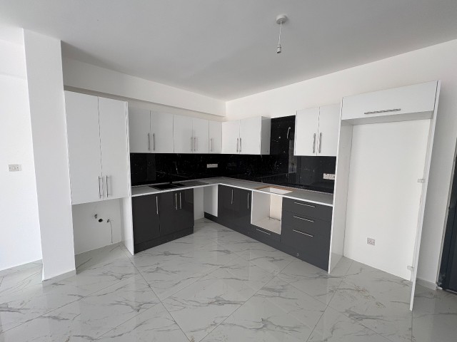 Girne Alsancak'ta Havuzlu Lüks Sitede 2+1 Satılık Daire - Fotoğraf 1