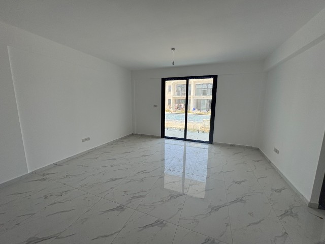 Girne Alsancak'ta Havuzlu Lüks Sitede 2+1 Satılık Daire - Fotoğraf 2