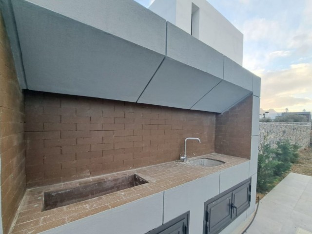 Girne -Ozanköyde 4+1 taşınmaya hazır Lüks villa - Fotoğraf 1