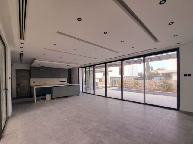Girne -Ozanköyde 4+1 taşınmaya hazır Lüks villa - Fotoğraf 3