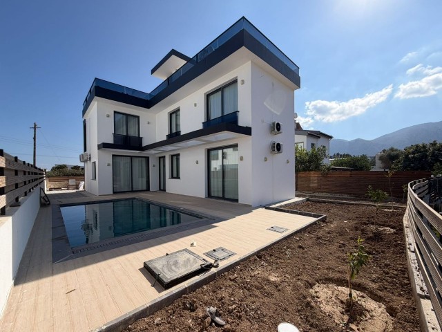 Girne-Ozanköy /Erdener market/ bölgesinde taşınmaya hazır Ful eşyalı 4 +1 Manzaralı teraslı Özel havuzlu Modern villa - Fotoğraf 1