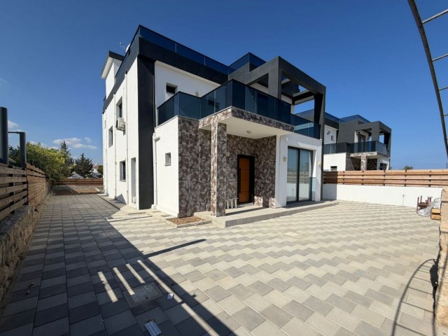 Girne-Ozanköy /Erdener market/ bölgesinde taşınmaya hazır Ful eşyalı 4 +1 Manzaralı teraslı Özel havuzlu Modern villa - Fotoğraf 3
