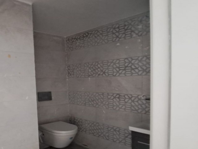 Girnenin en aktif bölgede yatırım ve yaşam için uygun 3+1 yeni Daire. - Fotoğraf 2