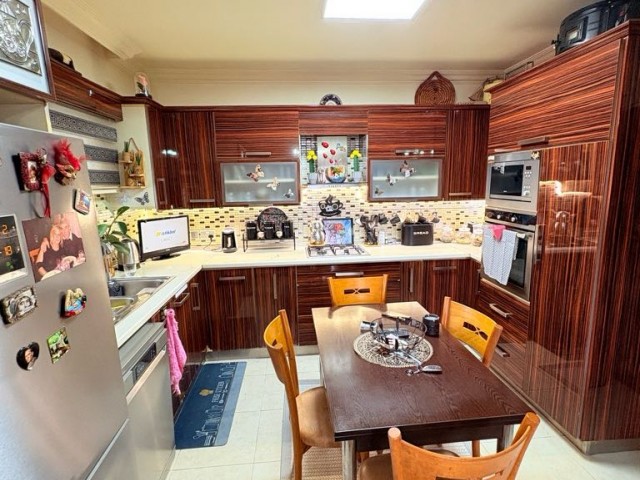 GİRNE MERKEZ DE KAÇIRILMAZ FİYATA SATILIK 3+1 FULL EŞYALI SATILIK DAİRE