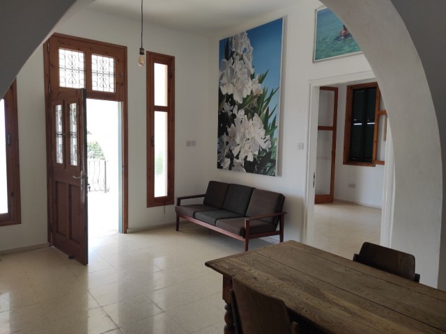 İskele – Yeşilköy - İki Ayrı Apartman – Her Bir Apartman İki Katlı ve 3 Yatak Odalı, Toplam 4 Adet Daire***£350.000*** - Fotoğraf 2