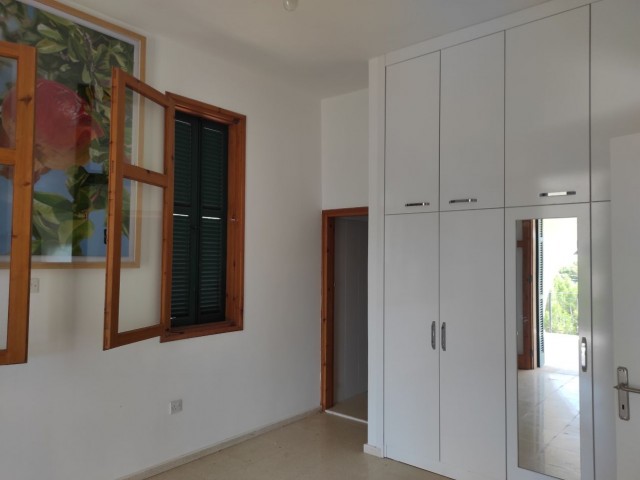 İskele – Yeşilköy - İki Ayrı Apartman – Her Bir Apartman İki Katlı ve 3 Yatak Odalı, Toplam 4 Adet Daire***£350.000*** - Fotoğraf 3