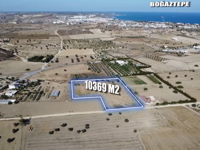 Fiyatı Düştü ! İskele Yarköy Satılık Arazi 7 Dönüm 3 Evlek ( 10369.50 M2 ) *** Dönümü 22.000 GBP *** - Fotoğraf 4