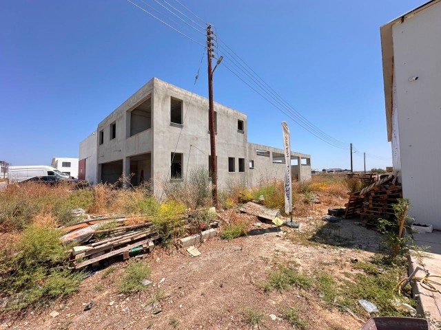 GAZİMAĞUSA - GÜVERCİNLİK SANAYİ BÖLGESİ SATILIK 300 m2 TİCARİ İZİNLİ KOMPLE BİNA *** £159.900 GBP ***