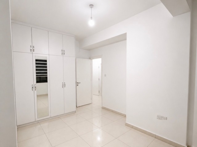 LEFKOŞA YENİŞEHİR BÖLGESİNDE MERİT HOTEL KARŞISI MUHTEŞEM MANZARALI SATILIK 2+1 DAİRE