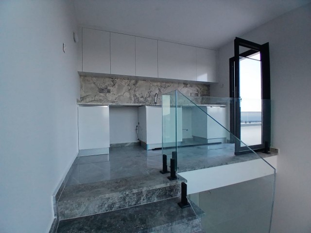 Alsancak’ta Özel Havuzlu Yeni İnşa Lüks 3+1 Villa - Fotoğraf 3