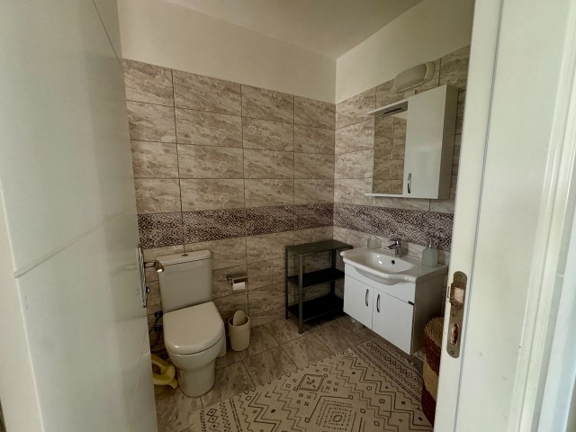 Lapta’da 5 Balkonlu (2 Normal + 3 Fransız) ve Çatı Teraslı Ferah 3+1 Daire - Fotoğraf 1