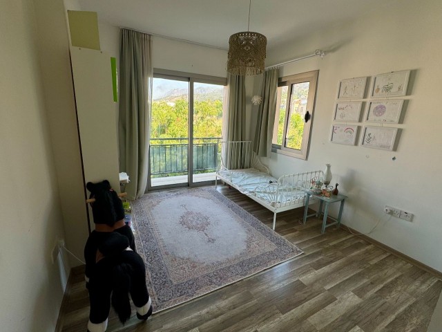 Lapta’da 5 Balkonlu (2 Normal + 3 Fransız) ve Çatı Teraslı Ferah 3+1 Daire - Fotoğraf 3