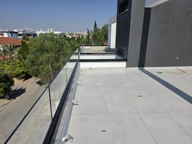 Yenikent de Mükemmel Lokasyonda Geniş ve Ferah (2+1) 90m2+50m2 Teraslı Şömineli , Asansörlü ve Kapalı Otoparklı Penthouse Şanslı Sahibini Bekliyor - Fotoğraf 4