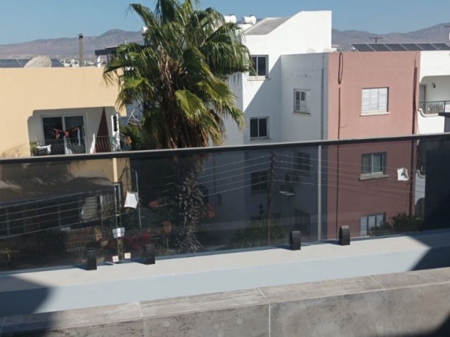 Gönyelide Yeşil Alan ve Park Yanında Mükemmel Konumda (1+1) 65m2 Kapalı Alan + 60 M2 Teraslı Penthouse Şanslı Sahibini Bekliyor. - Fotoğraf 3