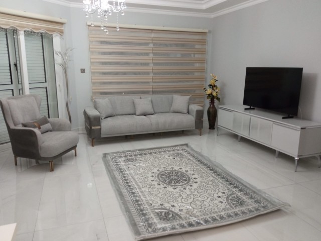 Gönyeli’de Türk Koçanlı, 220 m² Geniş Teraslı ve Ful Eşyalı Satılık Penthouse - Fotoğraf 2