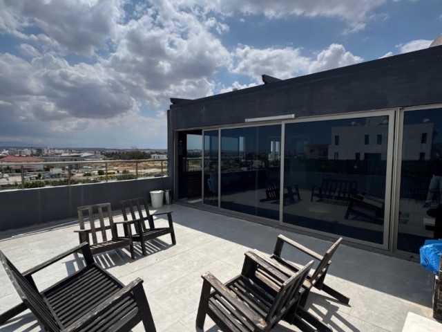 Gönyeli'de Satılık Eşyasız Penthouse