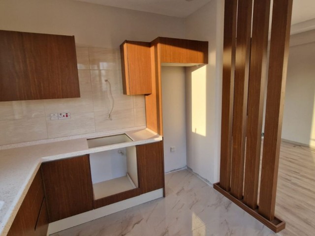 yenişehir bölgesinde mükemmel konumda satılık 2+1 daire - Fotoğraf 3