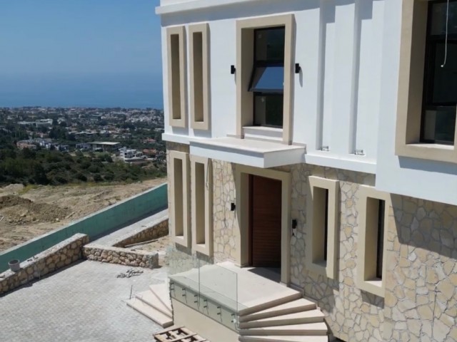 Girne Karmi'de 5 yatak odalı havuzlu Villa - Fotoğraf 1