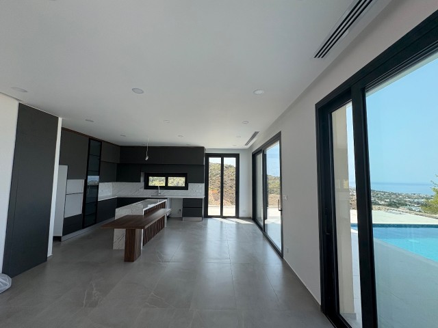 Girne Karmi'de 5 yatak odalı havuzlu Villa - Fotoğraf 2