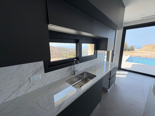 Girne Karmi'de 5 yatak odalı havuzlu Villa - Fotoğraf 3
