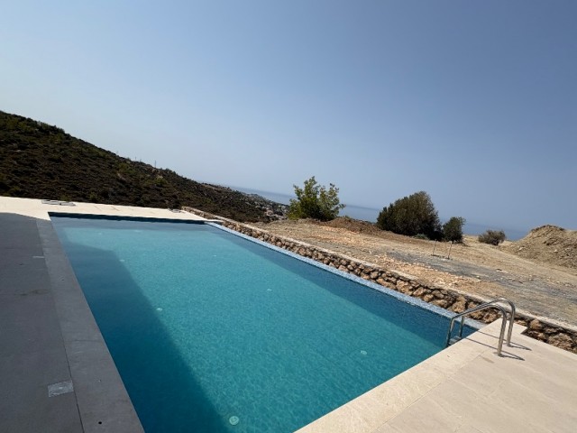 Girne Karmi'de 5 yatak odalı havuzlu Villa - Fotoğraf 4