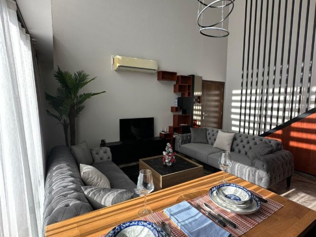 Girne Merkezde satılık 2+1 full eşyalı dubleks daire .Bütün Vergiler Ödenmiş !!!